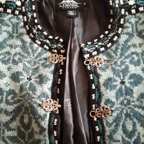 Icelandic design jacket size small - Picture 3 of 3